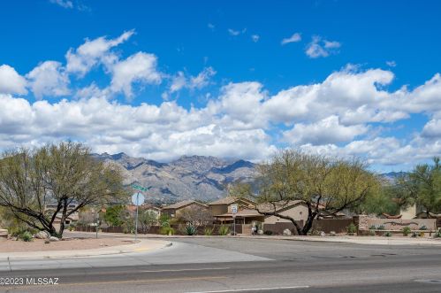4153 Babbling Brook Dr, Tucson, AZ 85712-6635