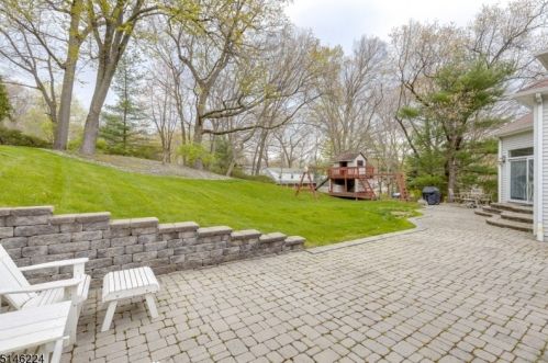 278 Ravenswood St, Mountainside NJ  07092-1360 exterior