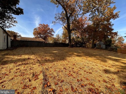 5910 Brookview Dr, Alexandria VA 22310-1819 exterior