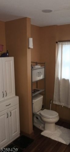 15 John St, West Milford Lakes, NJ 07480-2138