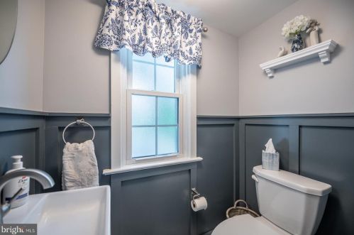 5 Lexington Ave, Pittsburgh PA 15215-3218 exterior