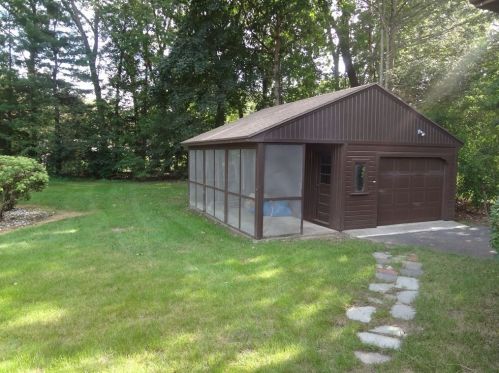 173 Wolf Swamp Rd, Springfield, MA 01106-3238