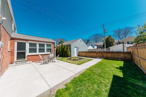 5926 Santa Monica Blvd, Milwaukee WI 53217-4619 exterior