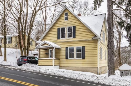 6 Maple St, Seymour, CT 06483-3303