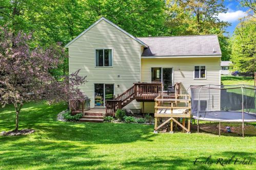 3040 Root Ct, Cedar Springs MI 49319-8153 exterior