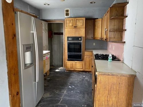 204 Kings Ct, Teaneck, NJ 07666-4834