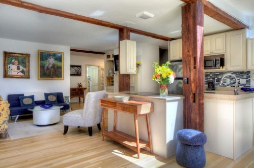 162 Rhode Is Ave, Middletown RI 02840-2761 exterior