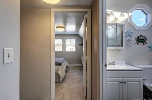 25 Sampson Ave, Milford CT 06460-5549 exterior