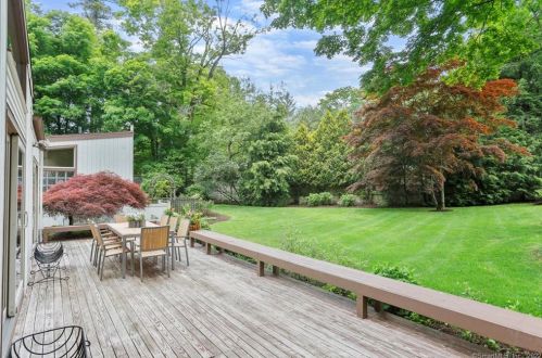 10 Hockanum Rd, Westport CT 06880-2121 exterior