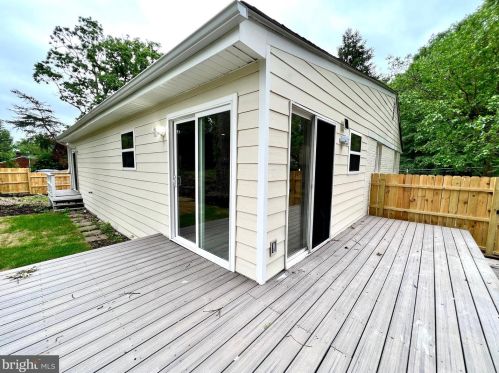 5910 Brookview Dr, Alexandria VA 22310-1819 exterior