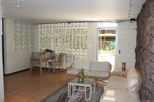 440 Lewers St, Honolulu HI  96815-2445 exterior