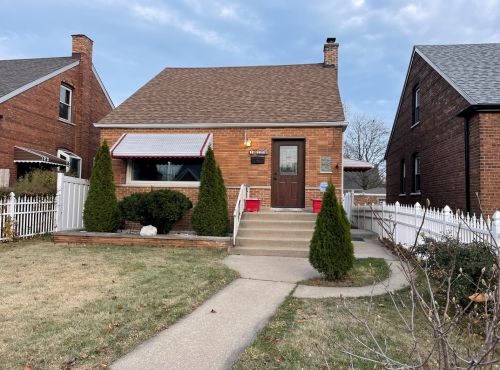 11123 Avenue, Chicago, IL 60617-6944