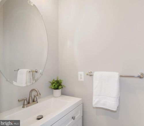 19372 Ml Dm Pl, Leesburg VA 20176-1637 exterior