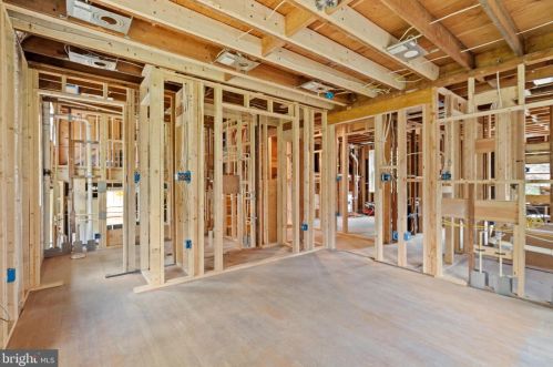 5121 Klingle St, Washington DC  20016-2654 exterior