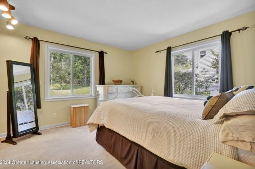 1053 Lantern Hl Dr, East Lansing MI 48823-2831 exterior