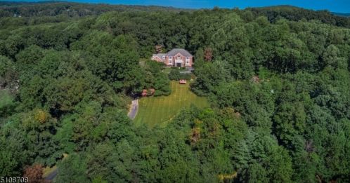 11 Beacon Hl Dr, Chester NJ exterior