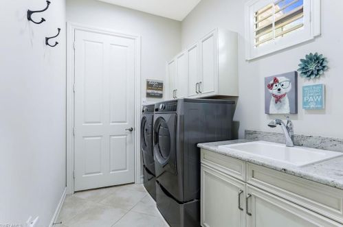 6473 Costa Cir, Naples FL 34113-1700 exterior