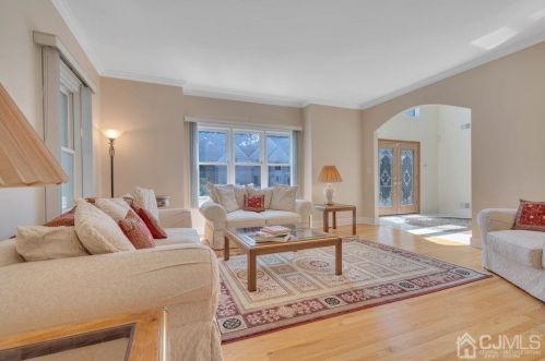 48 Farmhaven Ave, Edison NJ 08820-3220 exterior