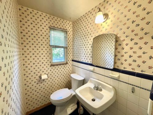 664 Crystal Dr, Pittsburgh PA 15228-2567 exterior