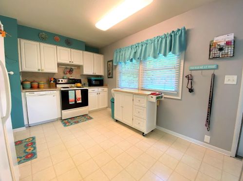 5086 Colonial Ct, Milwaukee WI 53220-2013 exterior