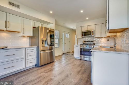 1562 Chain Bridge Rd, Mc Lean VA  22101-3503 exterior