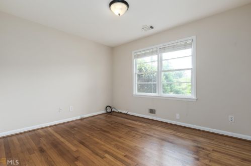 1292 Dunwoody Ln, Atlanta GA 30319-1515 exterior