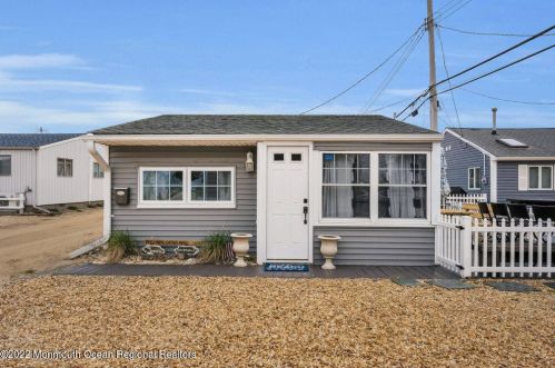 35 Plover Way, Lavallette NJ 08735-1518 exterior