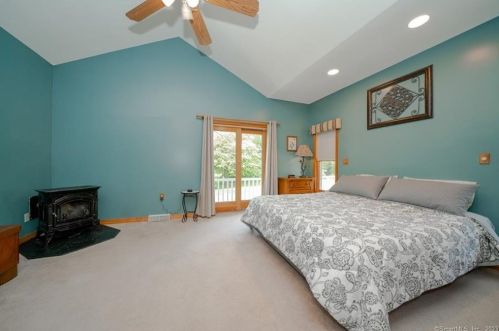 12 Old King St, Enfield CT 06082-5542 exterior