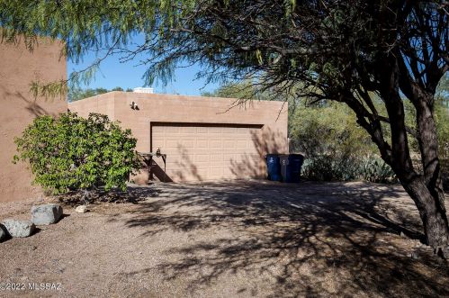 1424 Chapala Dr, Tucson AZ  85704-2037 exterior