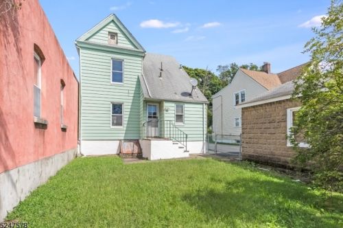209 Randolph St, Passaic Park, NJ 07055-2617