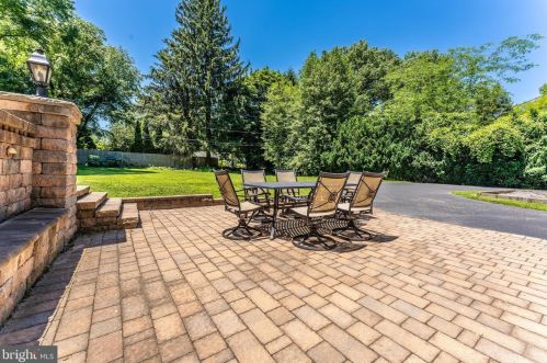 313 Colonial Dr, Media PA 19086-6003 exterior