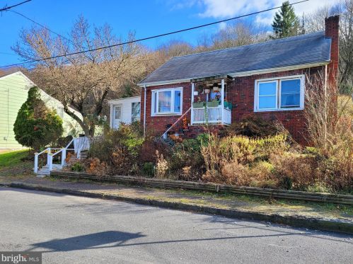 218 Savory St, Primrose, PA 17901-3942