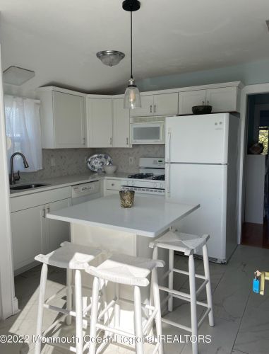 229 15th Ave, Belmar NJ  07719-2521 exterior