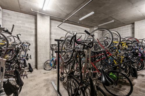 210 Desplaines St, Chicago IL  60661-5500 exterior