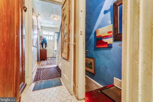 914 Independence Ave, Washington DC 20003-3918 exterior