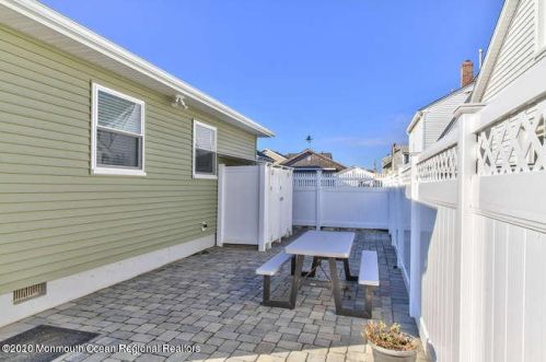 7 Dover Ave, Lavallette NJ  08735-2704 exterior