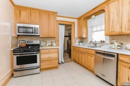 21 Claremont Ave, Montclair NJ 07042-3510 exterior