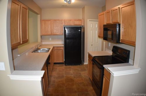 16364 Grandview Dr, Macomb Township MI 48044-4068 exterior