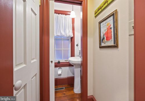 1016 Clinton St, Philadelphia PA 19107-6017 exterior