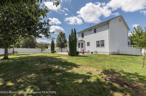 52 Pelican Dr, Berkeley Township NJ 08721-1654 exterior