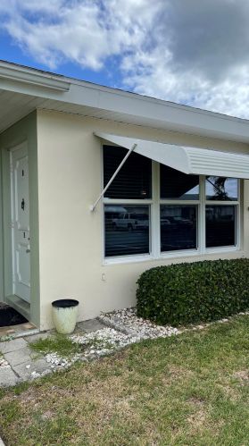 908 Savannas Pt, Fort Pierce FL 34982-6785 exterior