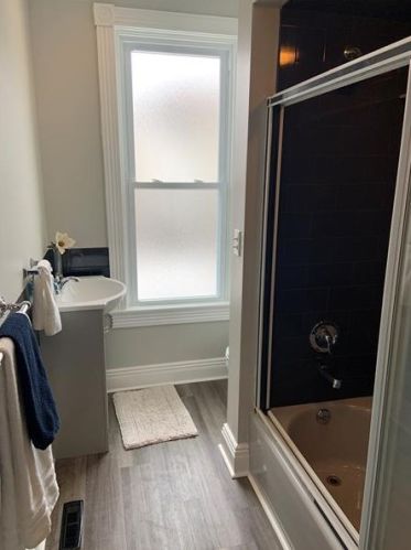 517 Lorenz Ave, Pittsburgh PA 15220-5716 exterior