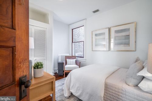 1302 Massachusetts Ave, Washington DC 20019-2941 exterior