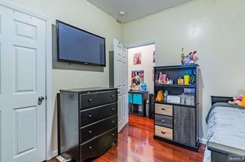 141 Montclair Ave, Newark NJ  07104-3514 exterior