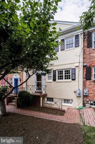 813 Fairfax St, Alexandria VA  22314-1702 exterior