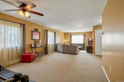 19 Brittany Dr, Middletown NY 10940-4248 exterior