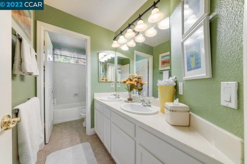 980 Rolling Wood Way, Concord CA 94521-5403 exterior