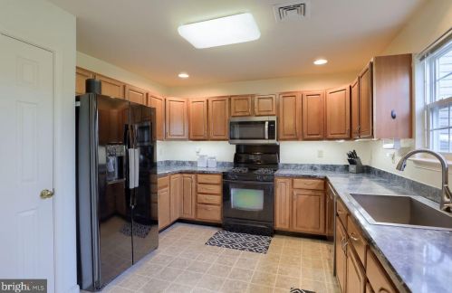 152 Merlin Dr, Hummelstown PA  17036-8841 exterior