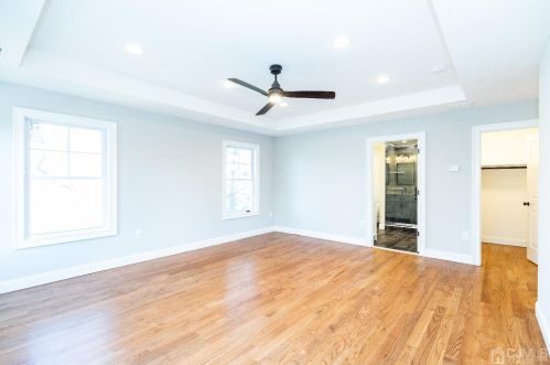 20 Linden Ave, Edison NJ 08817-3208 exterior