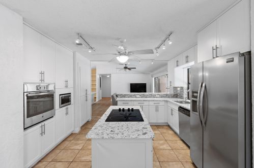 17320 Lake Park Rd, Boca Raton FL 33487-1166 exterior